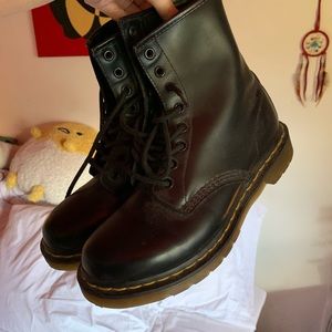 8 eye black pascal doc martens